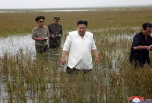 朝鲜领导人金正恩对洪水造成的破坏指责高级官员“不负责任”